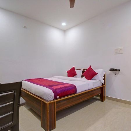 Oyo 11670 Hotel Vishnu Priya Residency Hyderabad Exterior photo